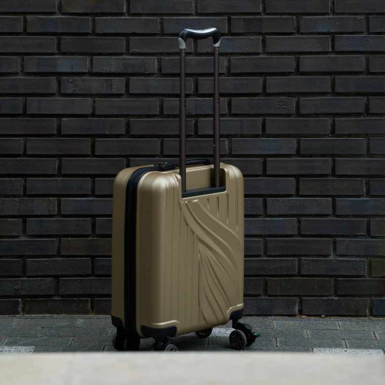 Чемодан Eberhart Phantom 15P-004 4 колеса золото