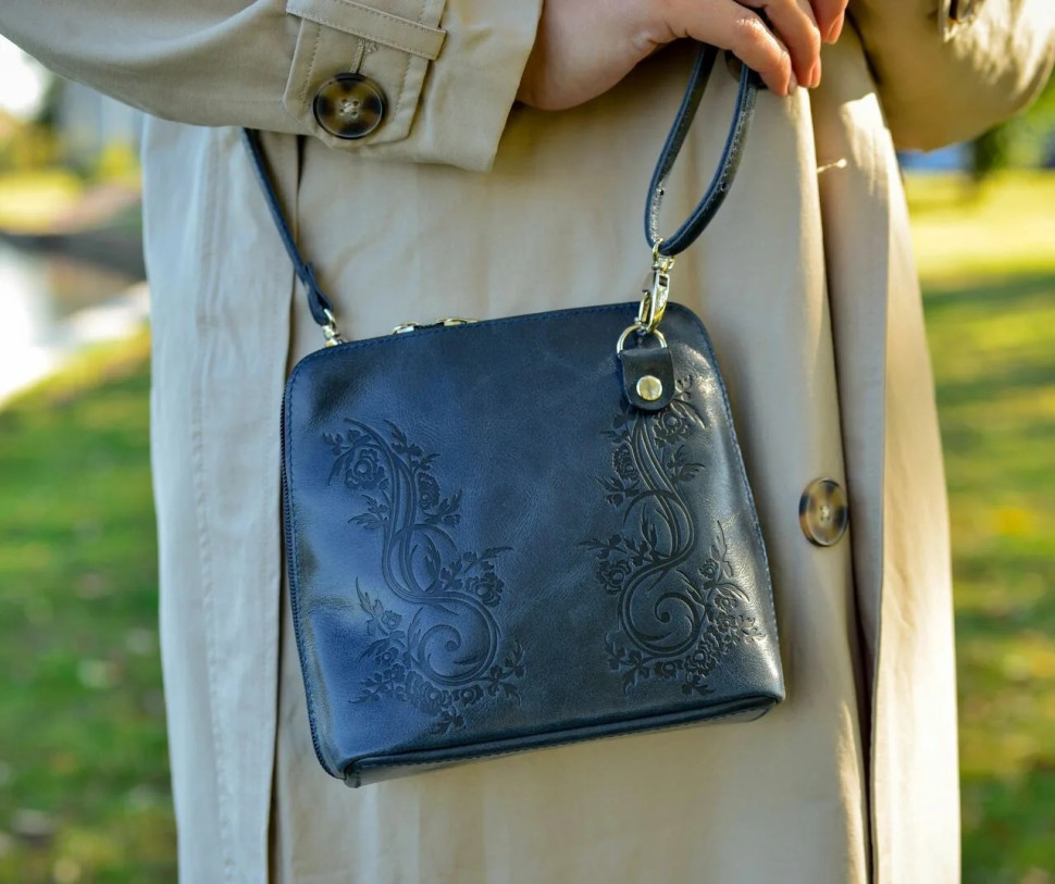 Сумка женская Natalia Kalinovskaya С 83т.661 «Уна» растение синяя Сумка женская Natalia Kalinovskaya С 83т.661 «Уна» растение синяя